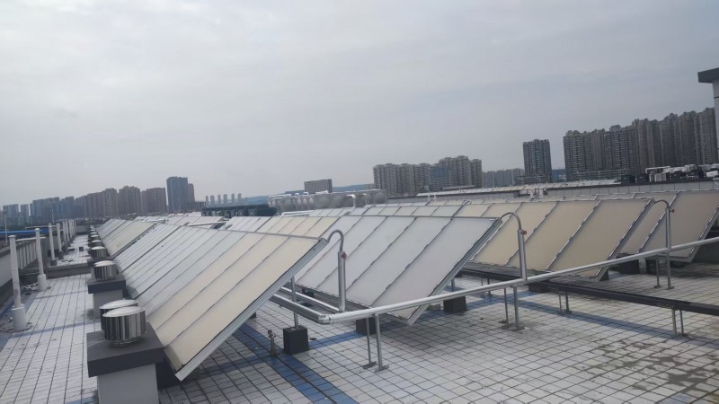 河南洛阳河南科技大学太阳能高效大平板 + 空气能清洁热水项目